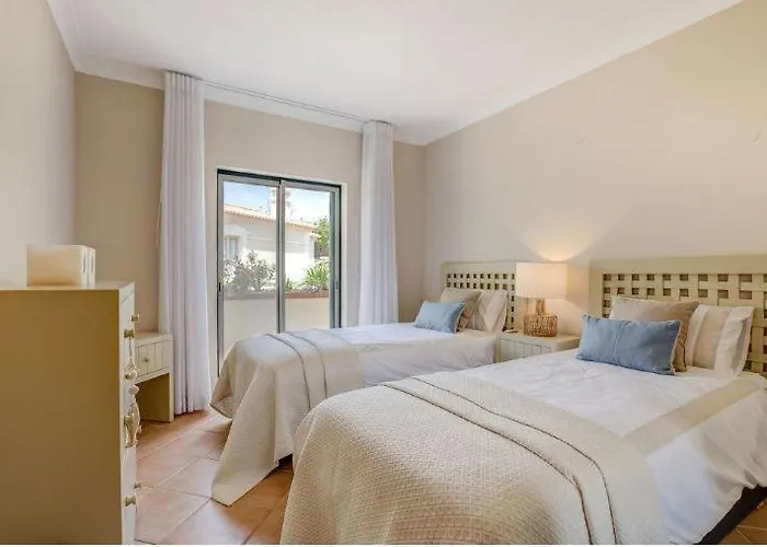 2 Bedroom 2 En Shared Heated Pool On Gramacho Golf