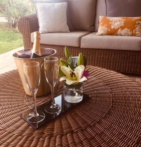 2 Bedroom 2 En Shared Heated Pool On Gramacho Golf 아파트 카르보에이루